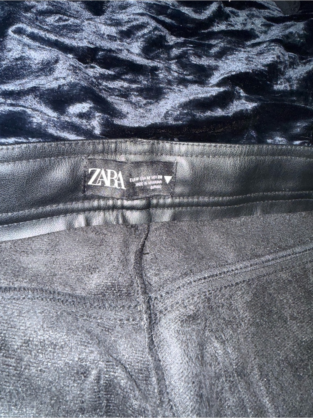 Zara Black Faux Leather Skinny Pants - Picture 2 of 4
